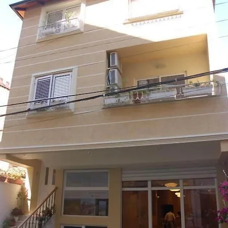 ホテル バイリス ティラナ